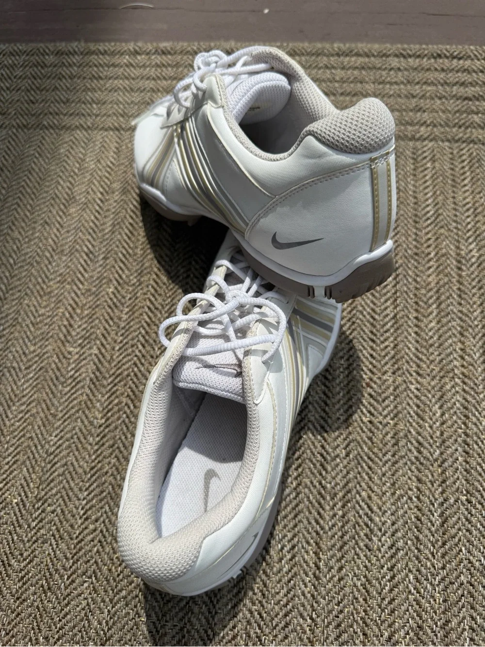 Vintage Nike Women’s size 7 Power Channel Golf Shoes w/ Metallic Stripe Accent